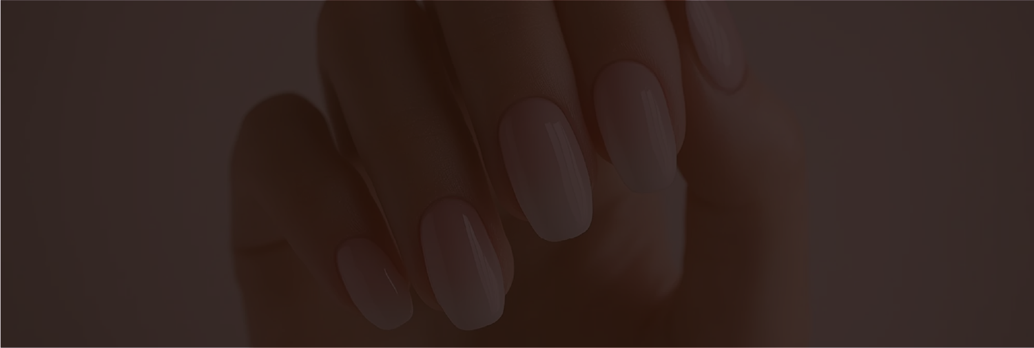 Manucure nude gel polish ongles carrés courts finition mate professionnelle