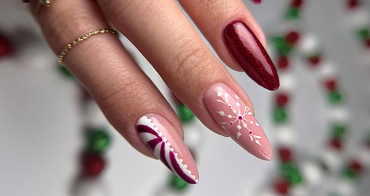 Tutoriels ongles flocons de neige : 5 techniques faciles pour dessiner un flocon parfait pour l'hiver FRAMENAILS